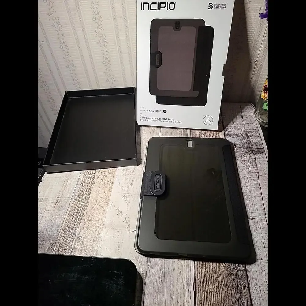 Incipio Samsung Galaxy Tab S 3 9.7 In Translucent Protective Folio.